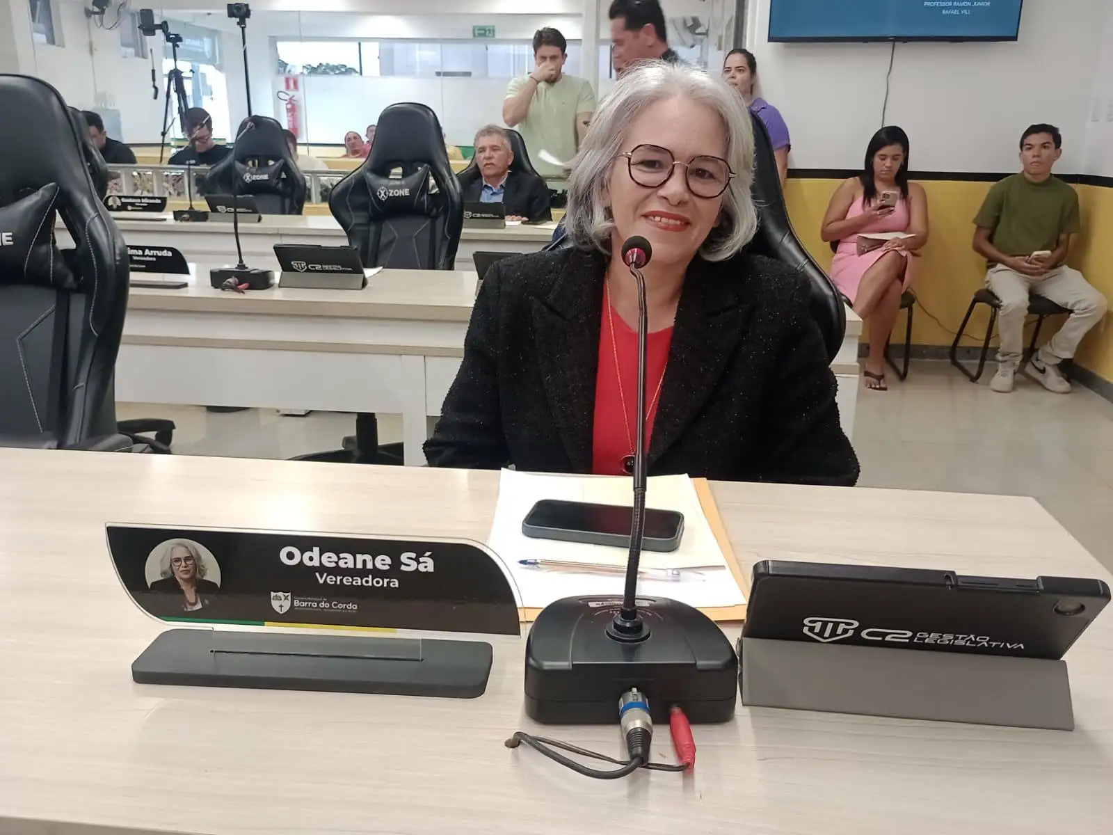 Odeane Sá defende vacinação domiciliar, cobra estrutura para agentes de saúde e celebra homenagem ao pai no Centro de He