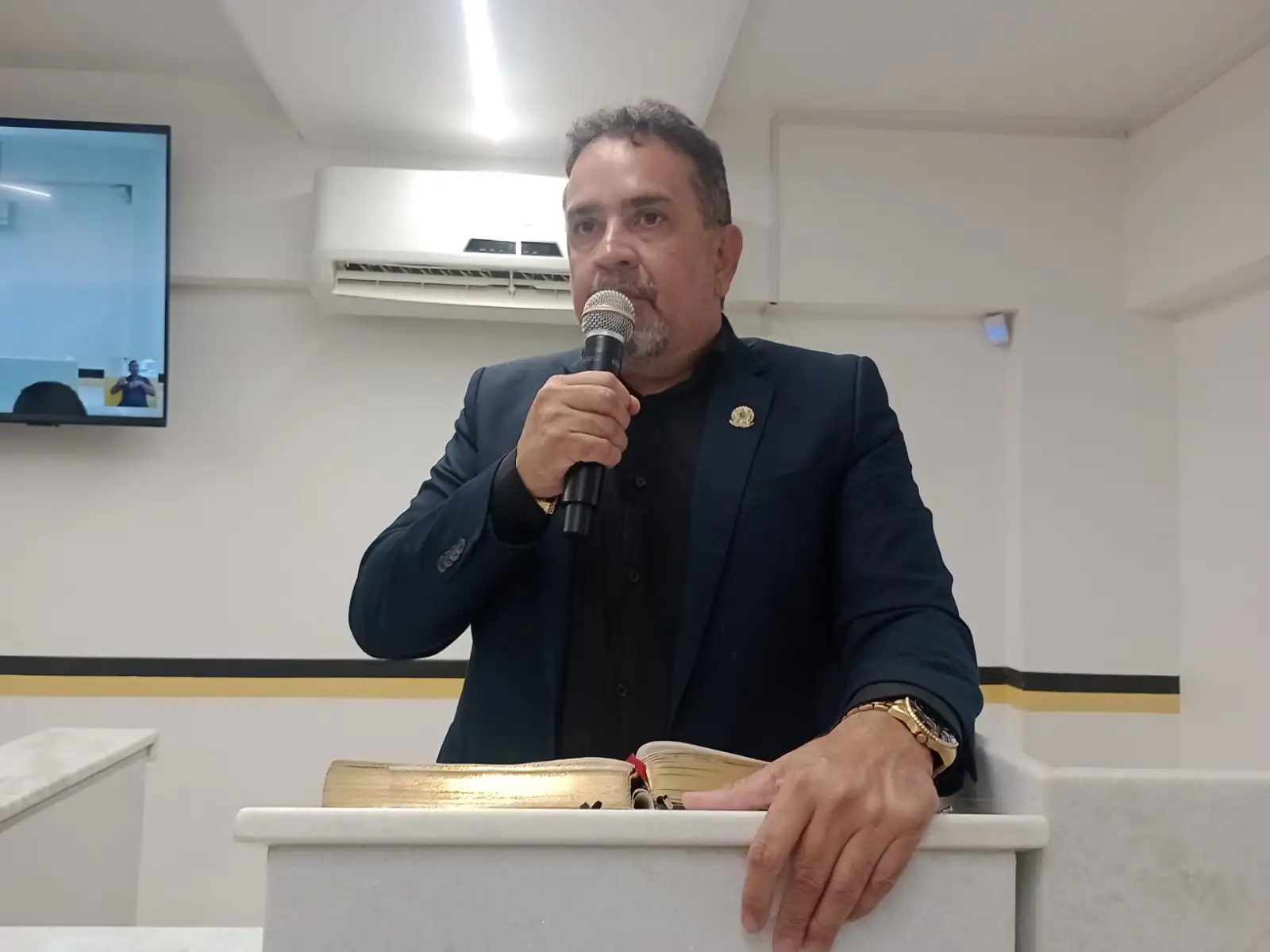 Vereador Rubens de França presta homenagem emocionada a Nego do Capim e lembra morte do pai