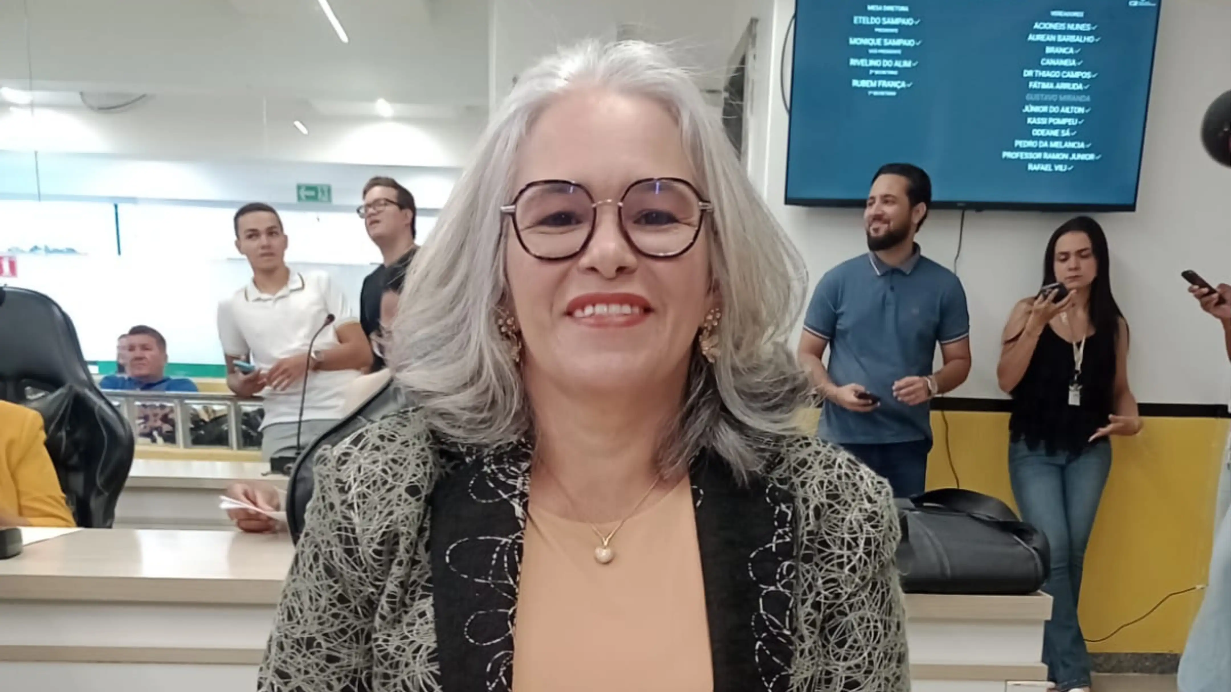 Vereadora Odeane de Sá apresenta extenso cronograma de indicações para infraestrutura e cobra funcionamento de escola na