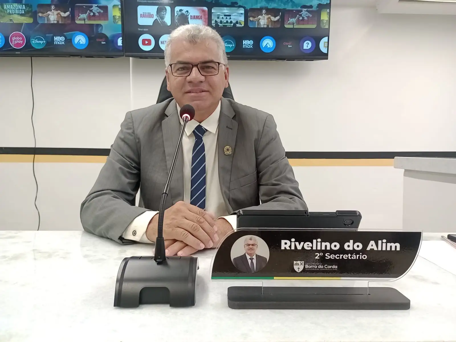 Vereador Rivelino do Alim cobra cumprimento de leis para servidores da saúde e entrega de equipamentos esportivos e de a