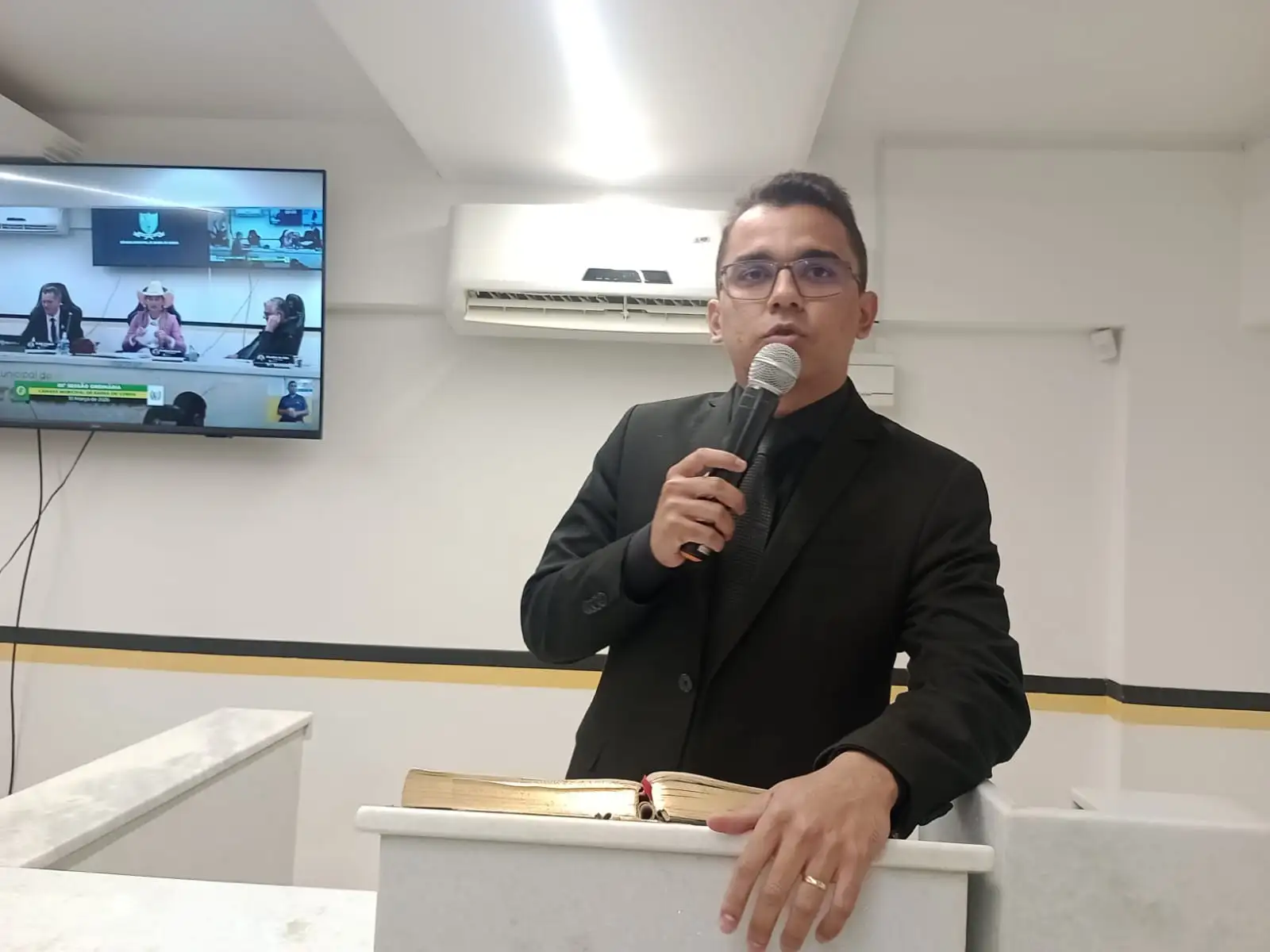 Vereador Gustavo Miranda destaca apoio à agricultura familiar, avanço em posto de saúde e pede conclusão do asfalto na V