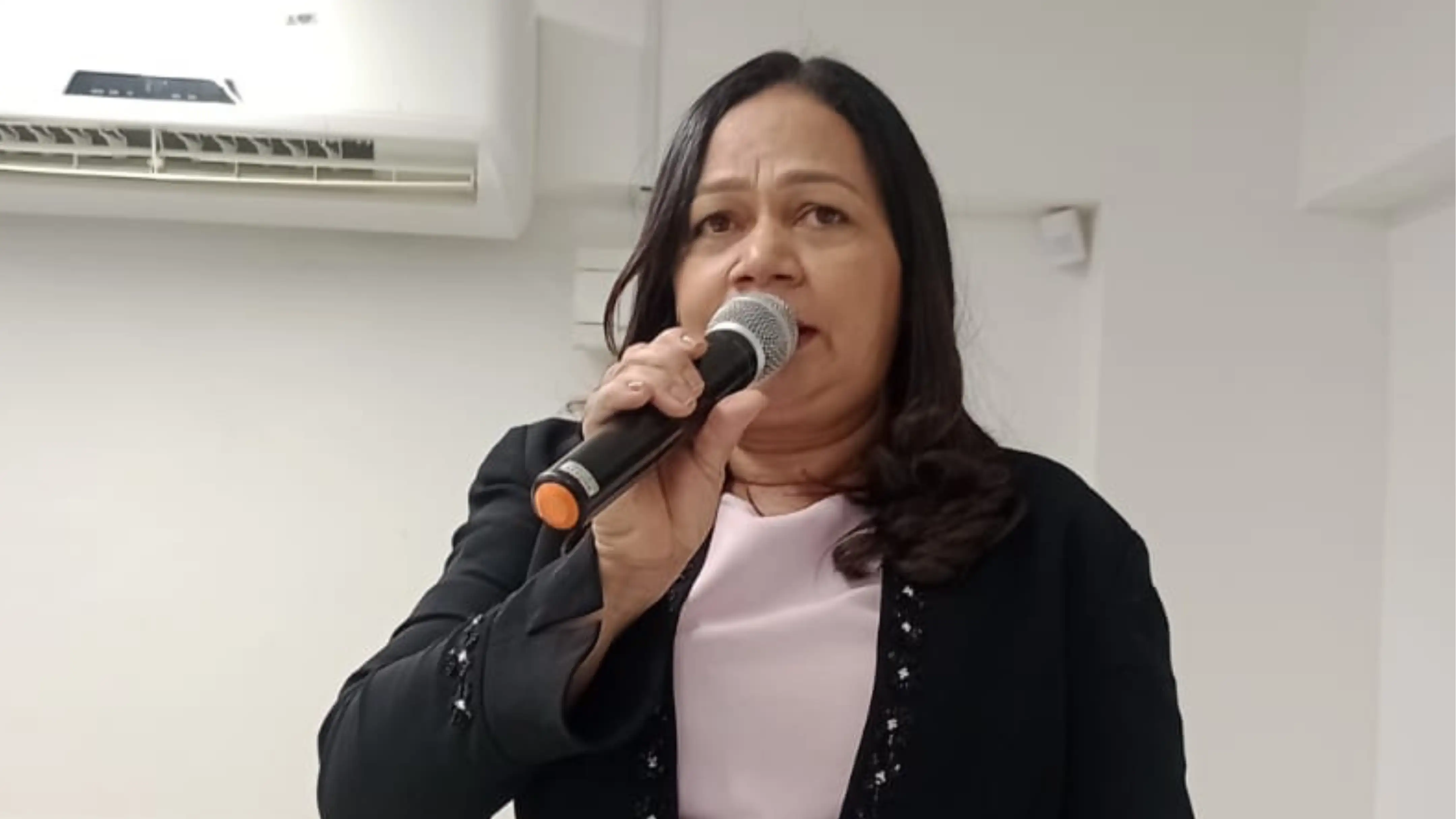 Vereadora Cananéia celebra entrega de obra no povoado Clemente e solicita recuperação de estrada entre São José do Meari