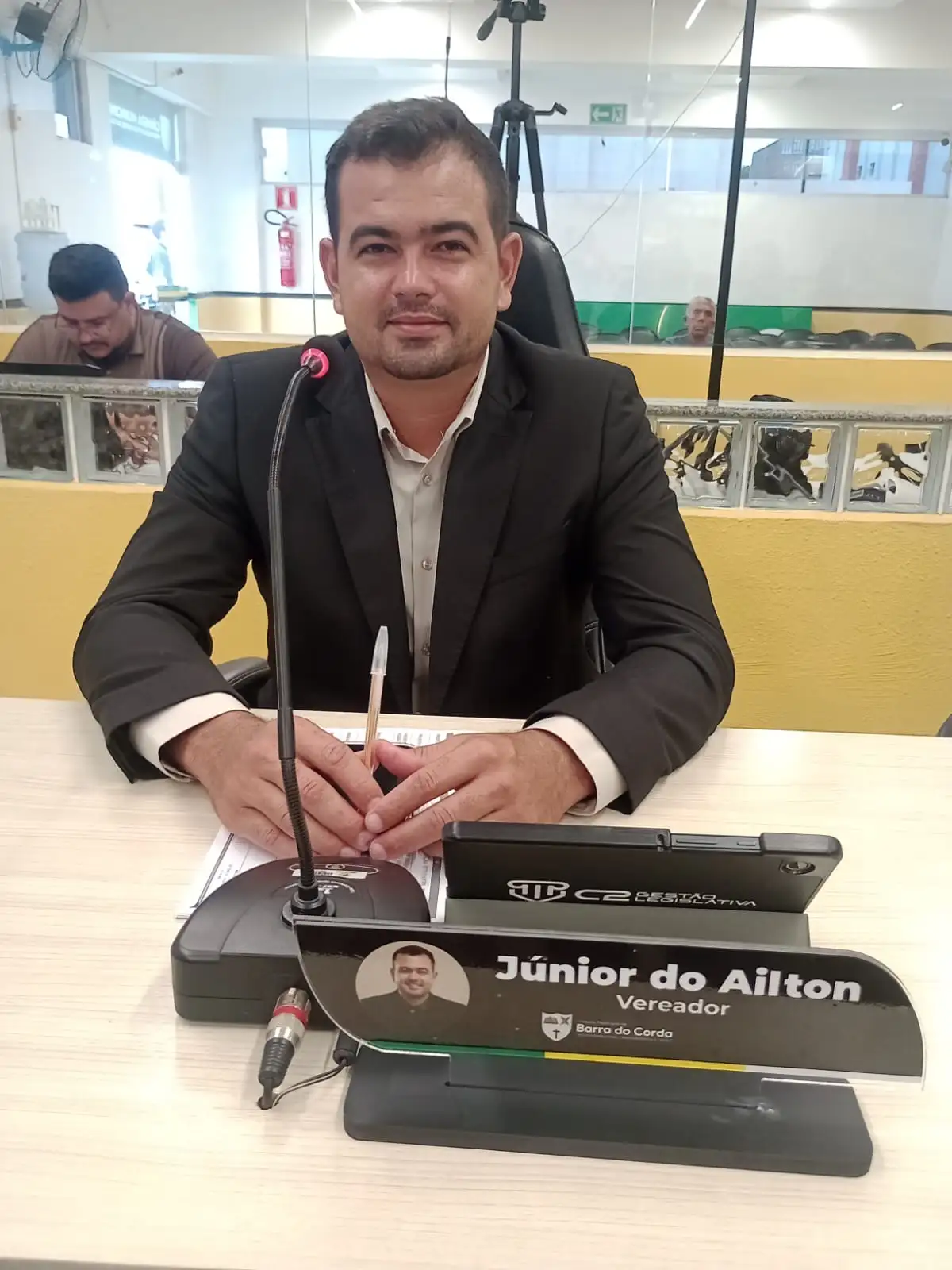 Júnior do Ailton destaca trabalho na saúde, defende recuperação de estradas e explica sobre asfalto do Barro Branco