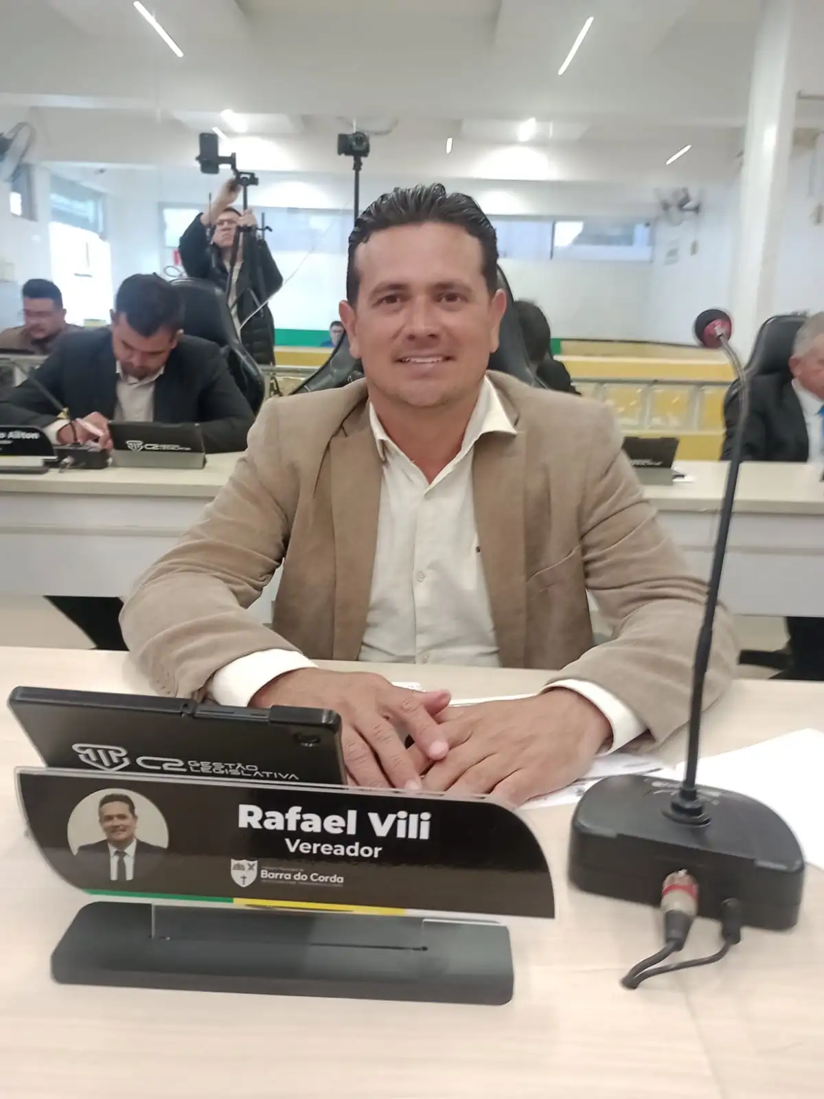Rafael Vili detalha avanço do asfalto em Santa Vitória e garante recuperação das estradas vicinais