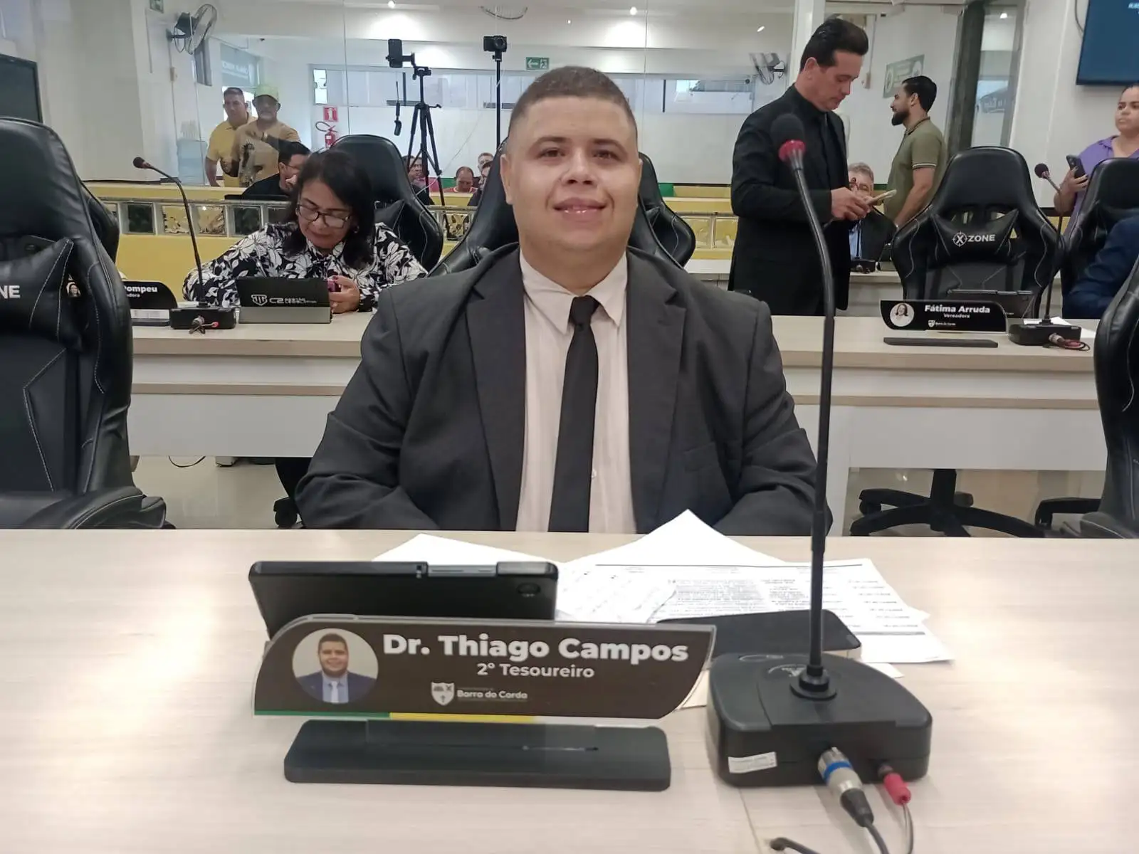 Dr. Thiago Campos cobra manutenção do horário das festas, critica falta de água e aponta queda na qualidade da educação